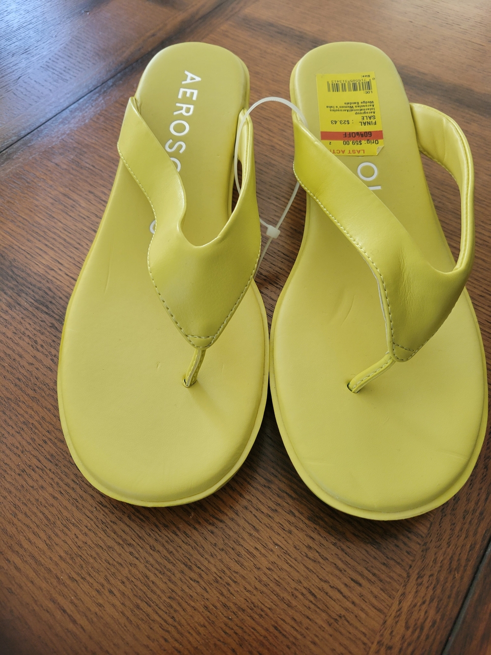 Nwt Aerosoles Women's Yellow Foam Flip Flop Sandals